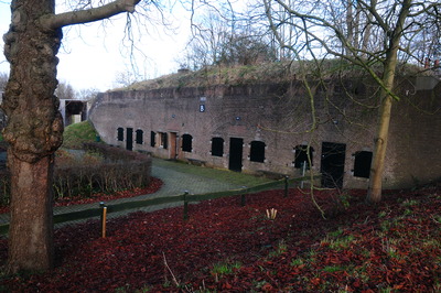 900625 Gezicht op de bomvrije kazerne op het terrein van het Fort De Bilt (Biltsestraatweg 160) te Utrecht.